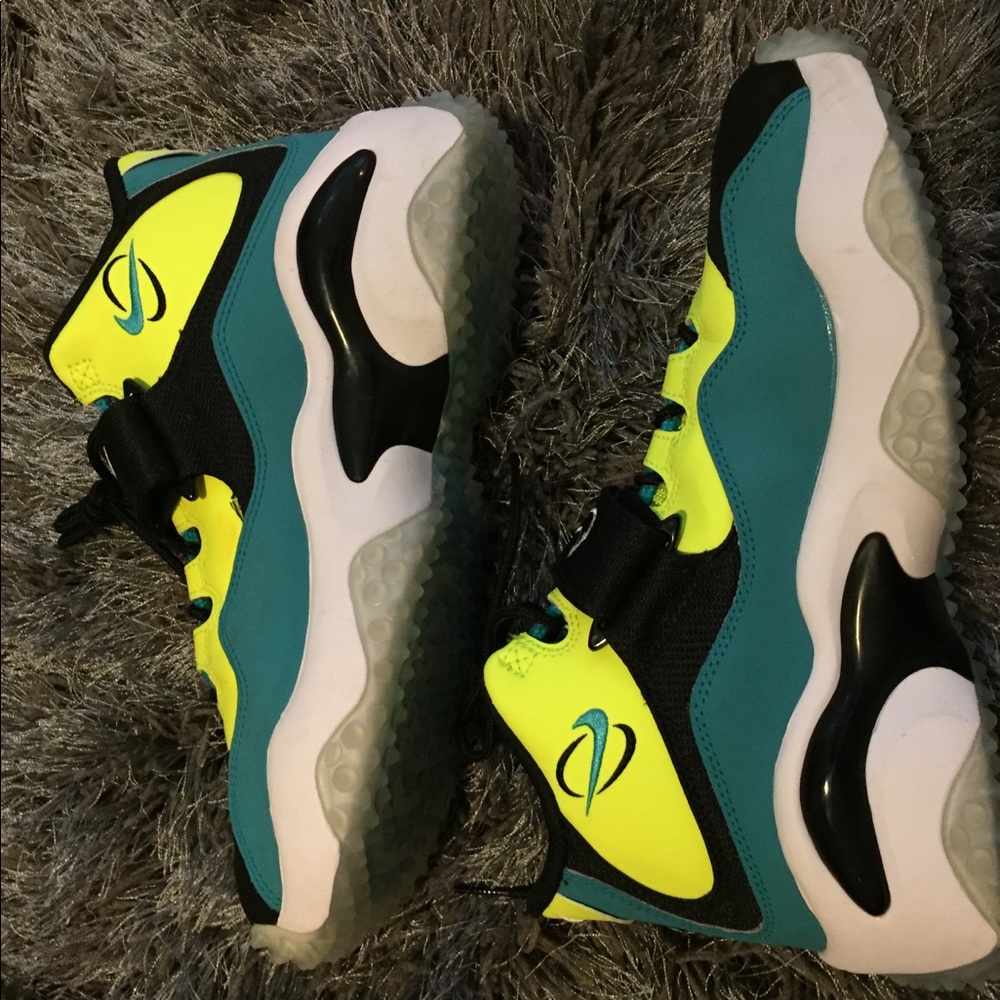 Men’s athletic shoes